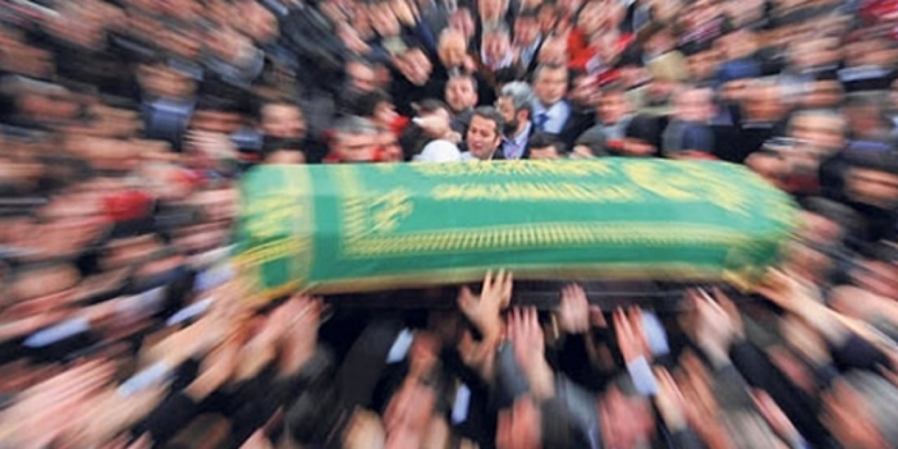 Manisa yasta: Tüm şehir cenazeye akın etti